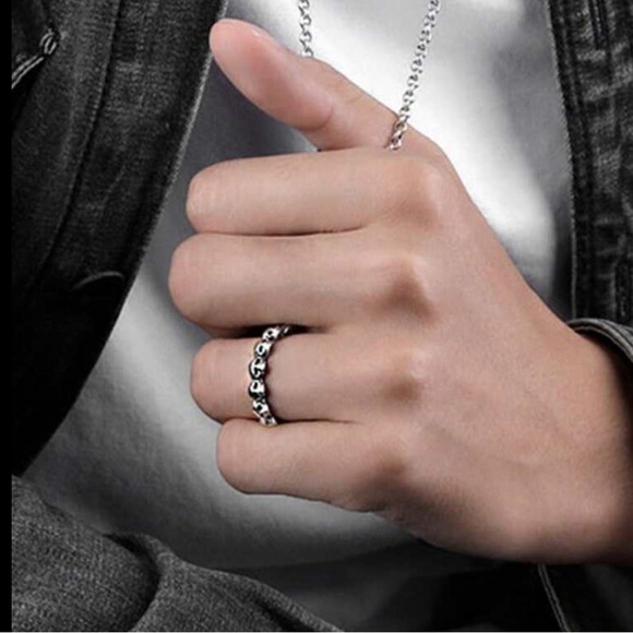 Silver Skull Ring - Picture 6 of 7